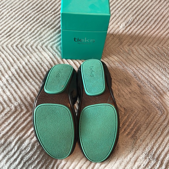 Black Tieks - size 8 - Picture 2 of 6